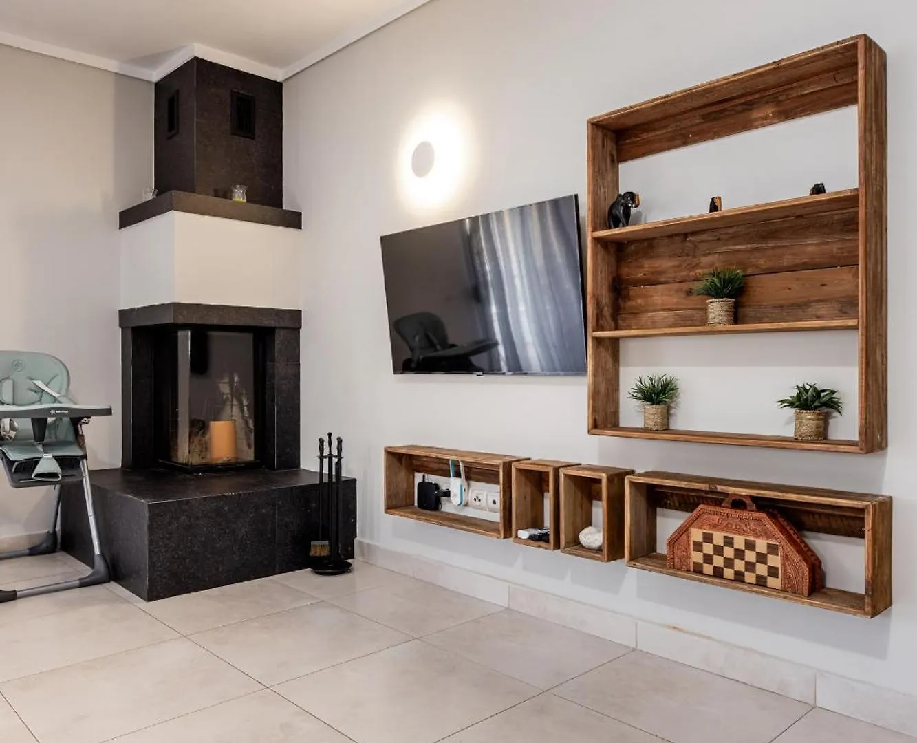 Spacious 3-Bedroom Apartment With Wifi, Ac In Charming Kalamaria - Mountain View Thessaloniki