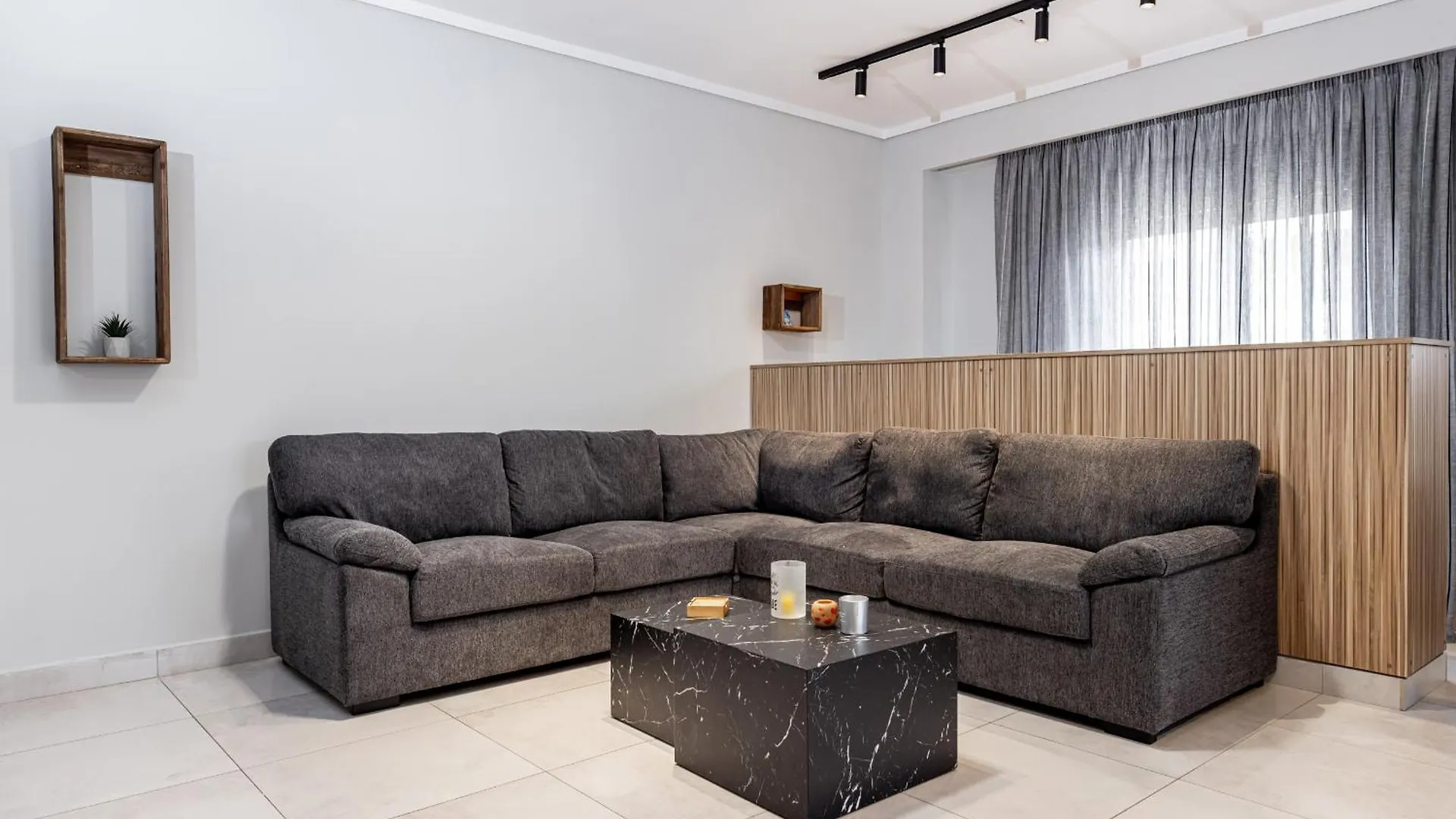 Spacious 3-Bedroom Apartment With Wifi, Ac In Charming Kalamaria - Mountain View Thessaloniki Greece
