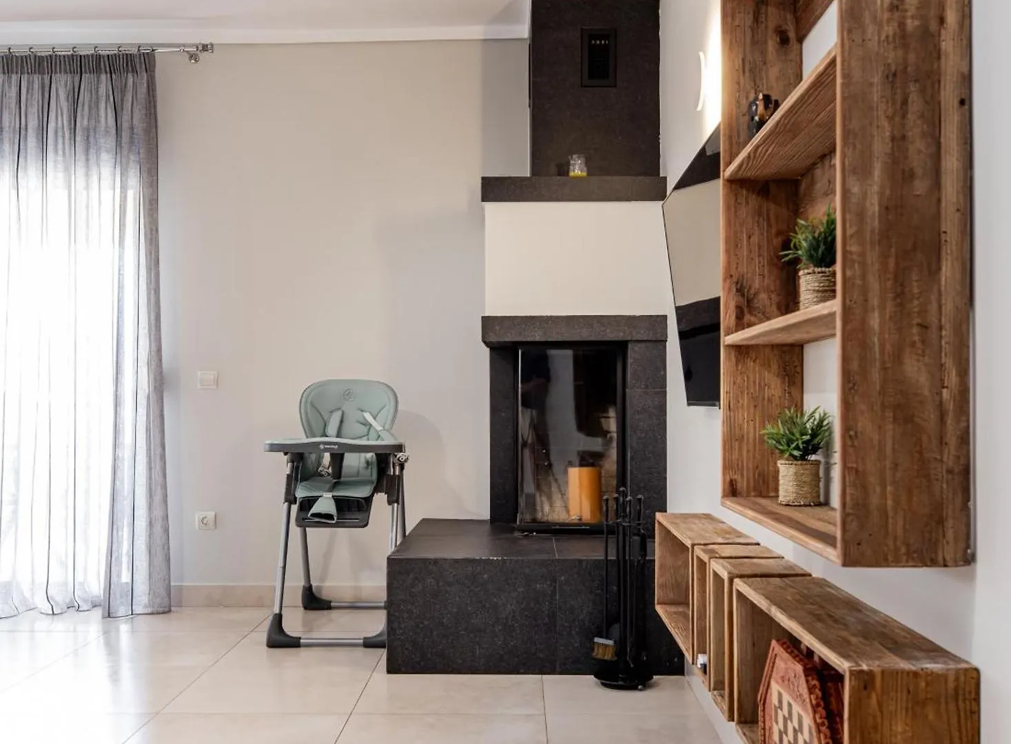Spacious 3-Bedroom Apartment With Wifi, Ac In Charming Kalamaria - Mountain View Thessaloniki
