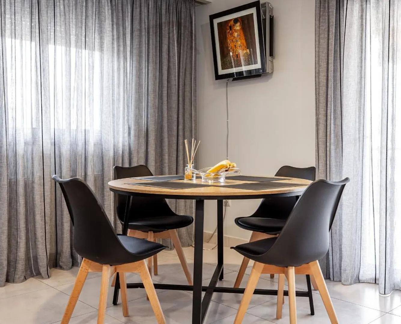 Spacious 3-Bedroom Apartment With Wifi, Ac In Charming Kalamaria - Mountain View Thessaloniki